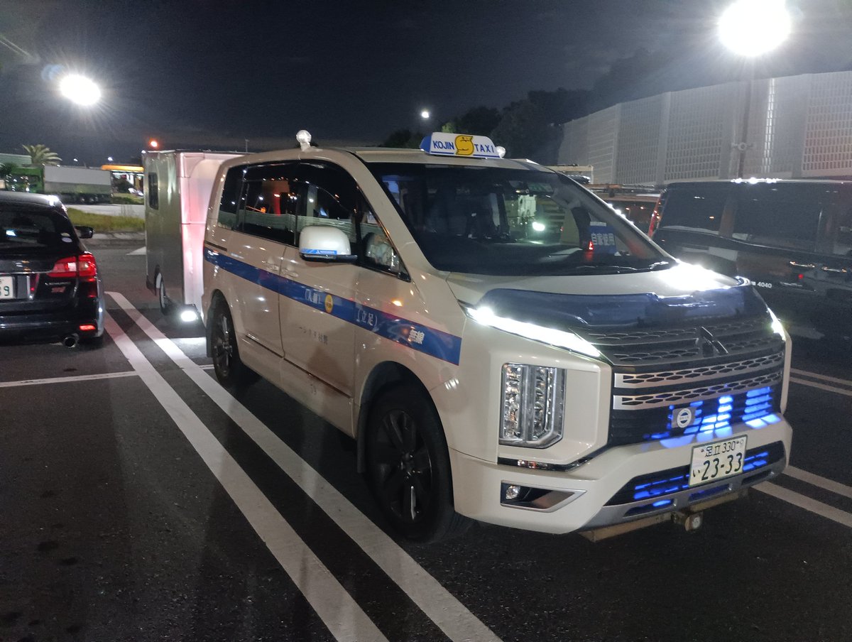 乗用車枠縦2台が空いてれば難なく駐車出来るのが軽トレーラーの良い点なのです。(^-^)
腹ごしらえ完了！
出発～！！！