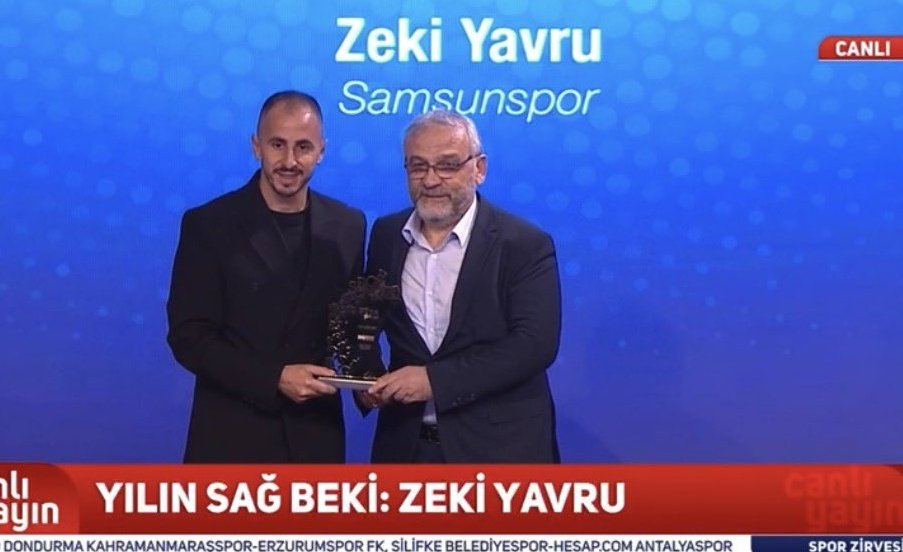 🚨 Yılın sağ beki seçilen Zeki Yavru, Milli takıma seçilmedi.
