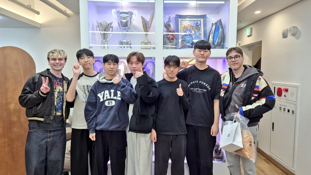 Thank you for visiting our HQ <a href="/benjyfishy/">benjyfishy</a> &amp; <a href="/WootVL/">Heretics Wo0t</a>! 

Hope you enjoy your stay in Seoul 💙