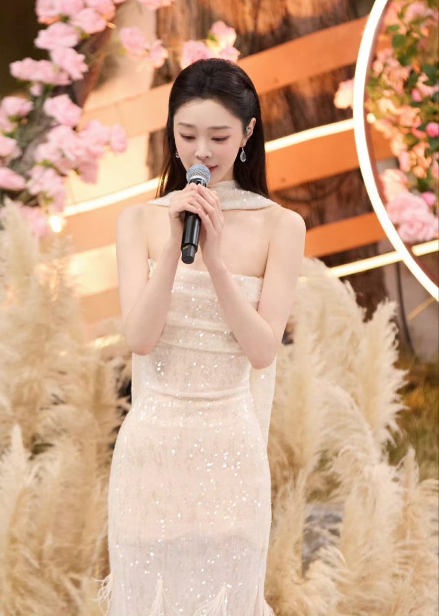 SONGYI_TH's tweet photo. 20251111 | Studio update ✨️

“🎶 เสียงสอดประสานกับสายลม แสงสว่างเปล่งประกายโน้ตดนตรีร้อยเรียงเป็นบทเพลง เสียงปรบมือต้องใจในค่ำคืนหนาวเก็บทุกช่วงเวลาบนและนอกเวทีของ @ซ่งอี้ 🥳”

#ซ่งอี้ #SongYi #宋轶 https://t.co/AOCLnuH0fn