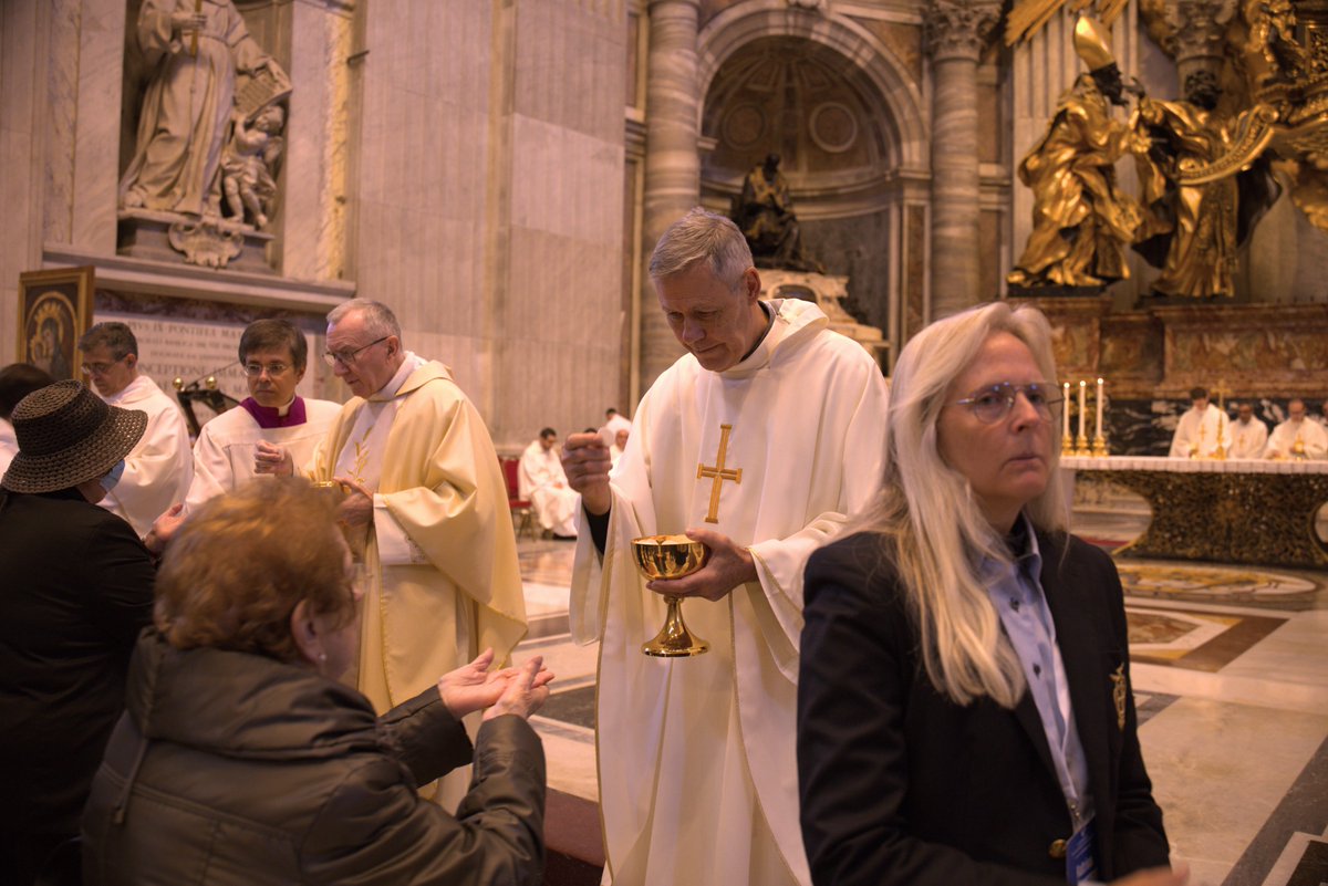 Day 2 of “#AI and #Medicine. The Challenge of Human Dignity” opens with #Jubilee2025 pilgrimage to Holy door and Mass in St Peter's, 3rd and 4th sessions look at #Faith, AI and Human Values and hear from young physicians. #AIMedicine #Bioethics #ArtificialIntelligence <a href="/call_rome/">RomeCall</a>