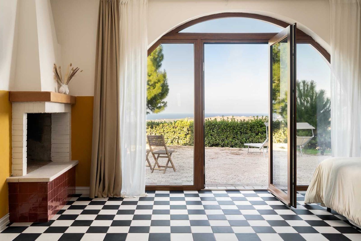 Archello's tweet image. At Casa Mavál in Campobasso, the renovation of a 1900s residence finds balance between heritage and modern design with Ragno tiles.
buff.ly/Baj3iob 

#RagnoCeramiche #TileDesign #CraftedSurfaces