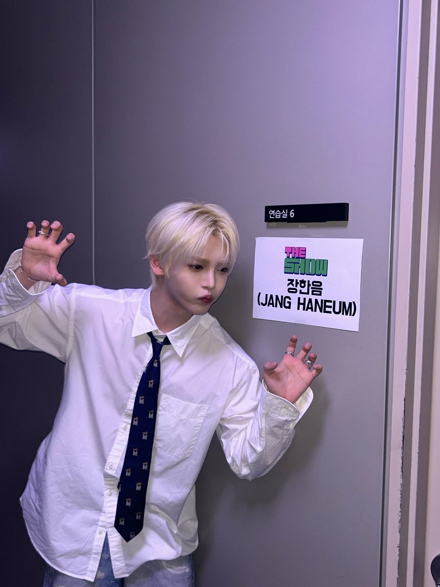 haneum_Official's tweet photo. [#장한음] 엔딩 포즈는 밤비즈를 위한 빼빼로데이 선물입니다!
사랑만 받는 날 보내요!

#장한음 #한음 #JANGHANEUM #HANEUM #CARTOON #Omnibus https://t.co/QD84ccIpvF