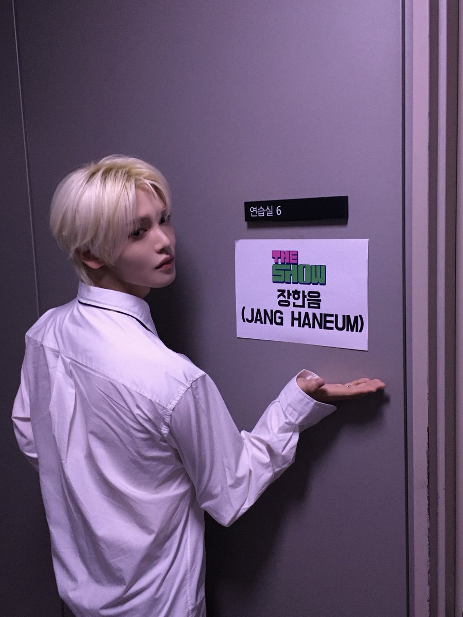haneum_Official's tweet photo. [#장한음] 엔딩 포즈는 밤비즈를 위한 빼빼로데이 선물입니다!
사랑만 받는 날 보내요!

#장한음 #한음 #JANGHANEUM #HANEUM #CARTOON #Omnibus https://t.co/QD84ccIpvF