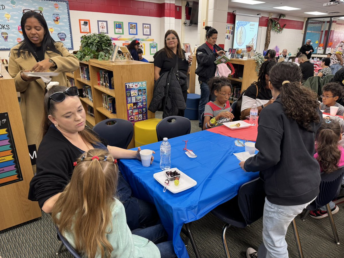 Happy Veteran’s Day to all who have served!! <a href="/MsCQuintanilla/">Celina Quintanilla</a> <a href="/georgettecarra5/">Georgette Carrasco</a> #educatorscan #wegopublic