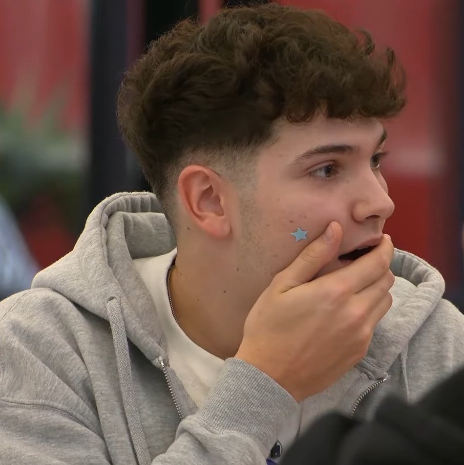 eloquenttt_'s tweet photo. Crespo al darse cuenta que le toca vivir la Jet2holiday experience
#OTDirecto11N https://t.co/DfXzJ1VAV3