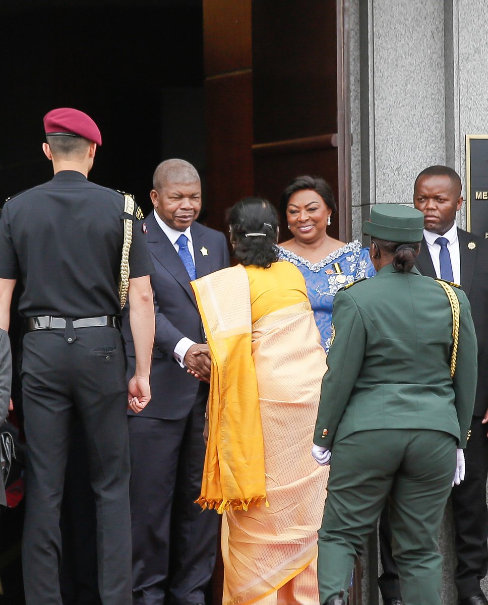 rashtrapatibhvn's tweet image. At the invitation of President João Manuel Gonçalves Lourenço, President Droupadi Murmu participated in the celebrations of the 50th anniversary of Angola&apos;s Independence. In a colourful ceremony held at the Praça da República in Luanda, the President joined President Lourenço to…