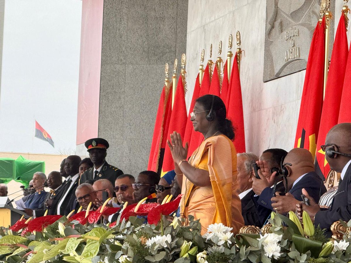 rashtrapatibhvn's tweet image. At the invitation of President João Manuel Gonçalves Lourenço, President Droupadi Murmu participated in the celebrations of the 50th anniversary of Angola&apos;s Independence. In a colourful ceremony held at the Praça da República in Luanda, the President joined President Lourenço to…