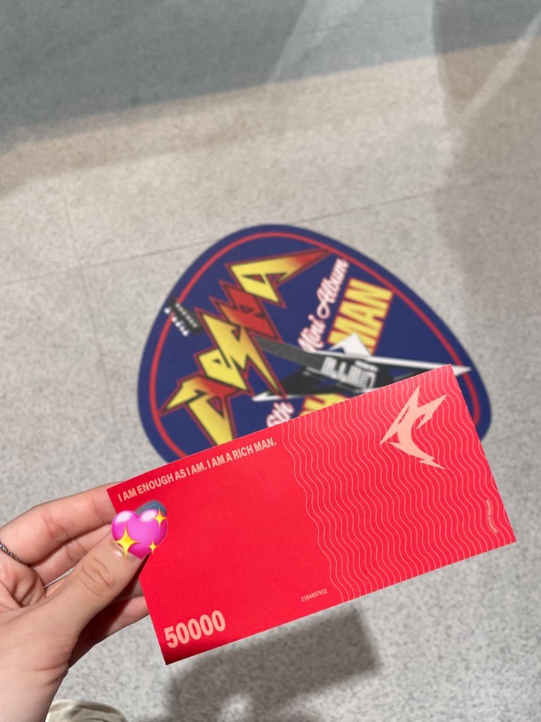 ka411ae's tweet photo. aespa WEEK #RichMan POP-UP @ TOKYO

有明公演と別で用事あって東京行った時の2回行けた🥰2回目でカリナちゃんの紙幣ゲット💙

aespaサイン入りCDお願いします💿✨🙇‍♀️

#aespa #æspa #에스파 #RichMan #aespaRichMan
#aespa_WEEK #DPARTMENT https://t.co/3CX8WdpOQE