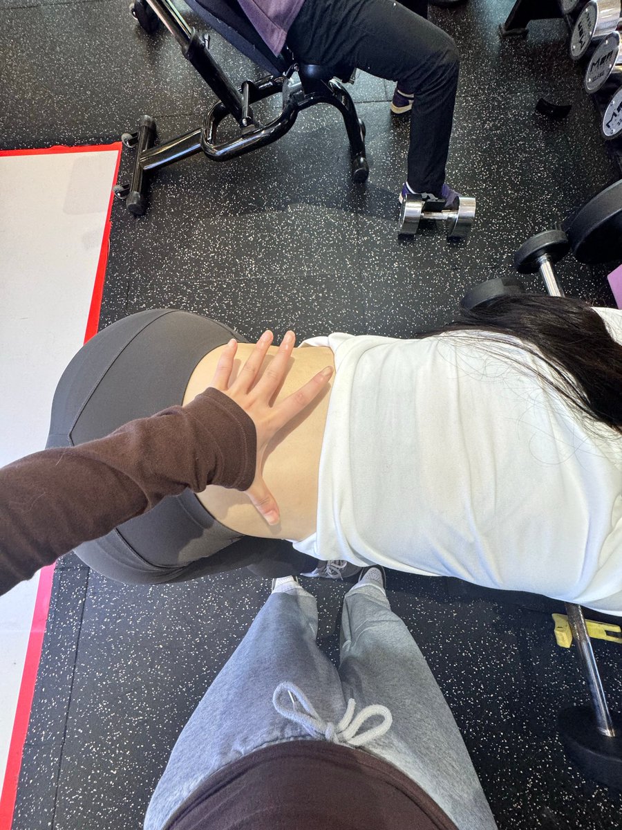 Liu1378178Liu's tweet image. 哈哈哈哈 真 巴掌腰
#女大 #女研 #健身