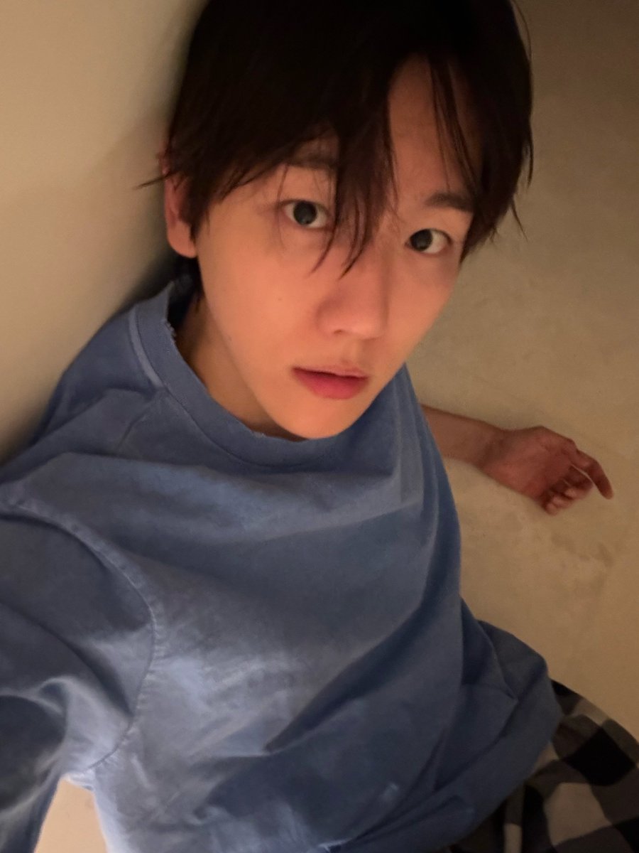 puppy__bh's tweet photo. 똔개 전용 노란 조명 셀카 
#백현버블 #큥이버블 https://t.co/Ow431ixNvz
