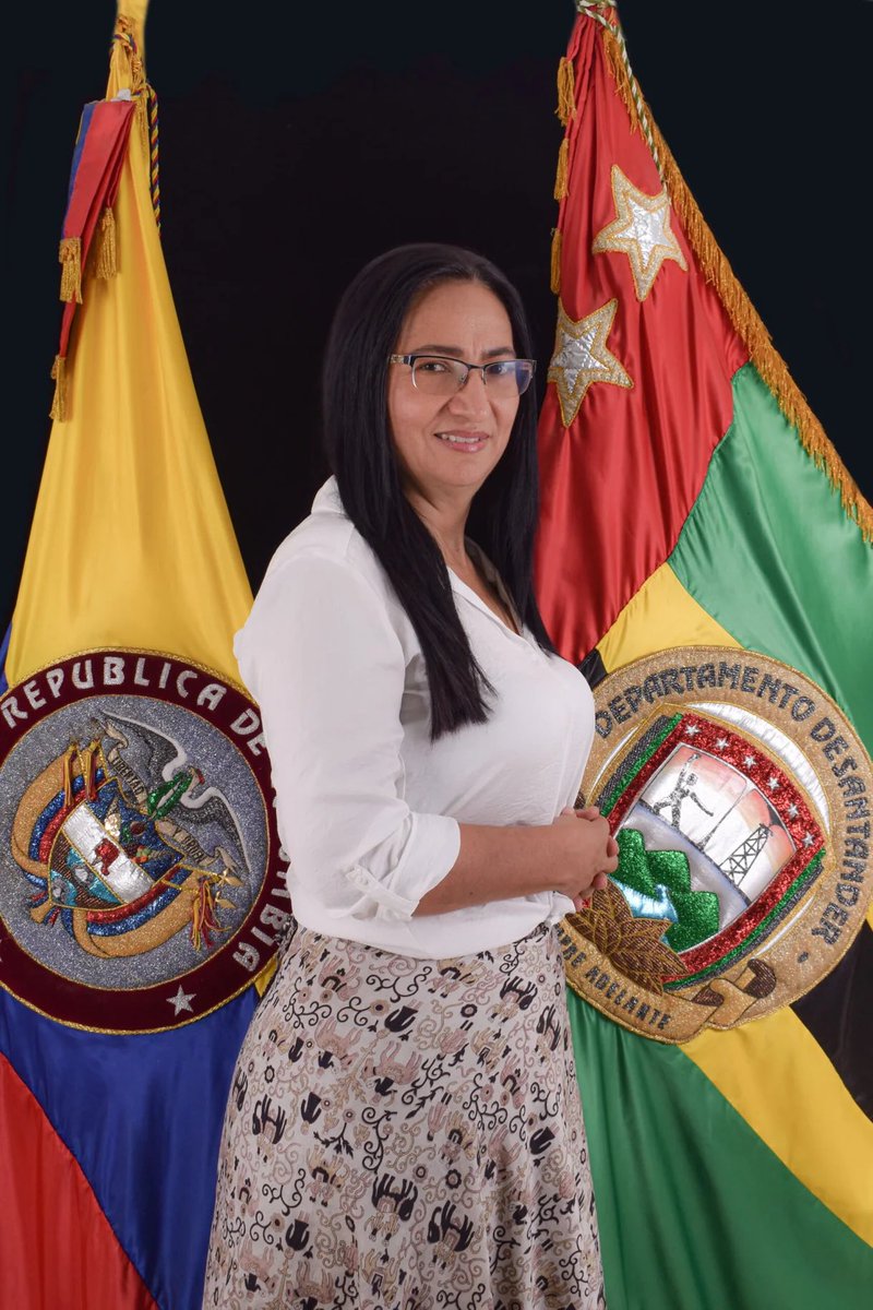 #Capitulo11 <a href="/AlcaldiaBGA/">Alcaldía de Bucaramanga</a> 
Jefferson Hernández Álvarez, hijo de Ligia Patricia Álvarez Alarcón, diputada del <a href="/CeDemocratico/">Centro Democrático</a> -mamá de la recordada Angela Hernandez-, nombrado asesor de despacho. Todo esa maroma para que le voten al Barbas, Luis Eduardo, y Blanco.