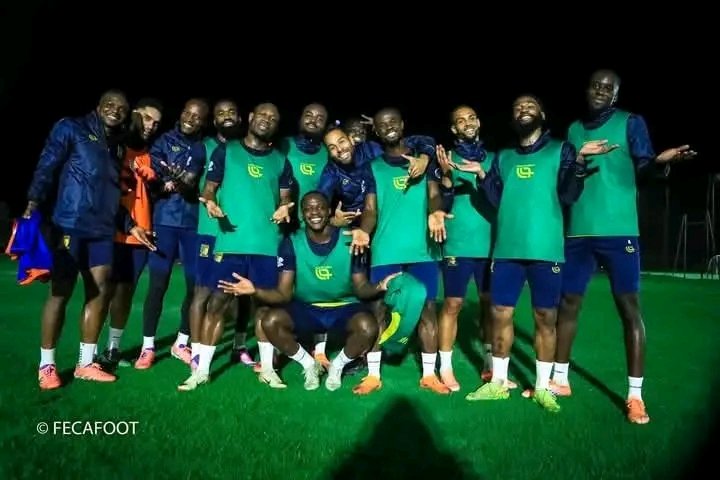 Les Lions Indomptables ont entamé leur préparation ce lundi 10 novembre à Rabat. Sous la direction de Marc Brys, 21 joueurs ont pris part à une séance intense au La Noria Club.
Les six derniers rejoindront le groupe ce mardi pour une session à huis clos.

#LionsIndomptables #Foot
