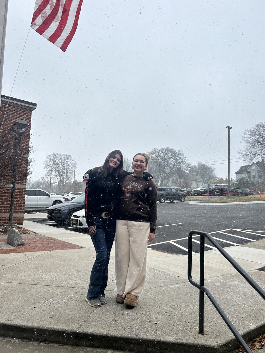 MHS students spotted a few snow flurries yesterday and immediately began calculating the odds of a snow day ❄️ 🤣 Not quite enough to cancel school, but we'll take the excitement! #wearemaryville