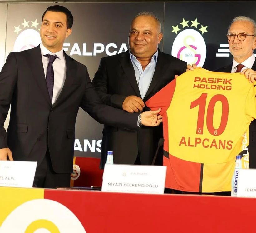 SerkanGaziogluu's tweet image. Galatasaray’ın geçtiğimiz sezon forma sponsoru olan Alpcans şirketinin ortağı Cemal Alpcan, “uyuşturucu madde satın alma ve tasarrufu” suçundan tutuklandı.