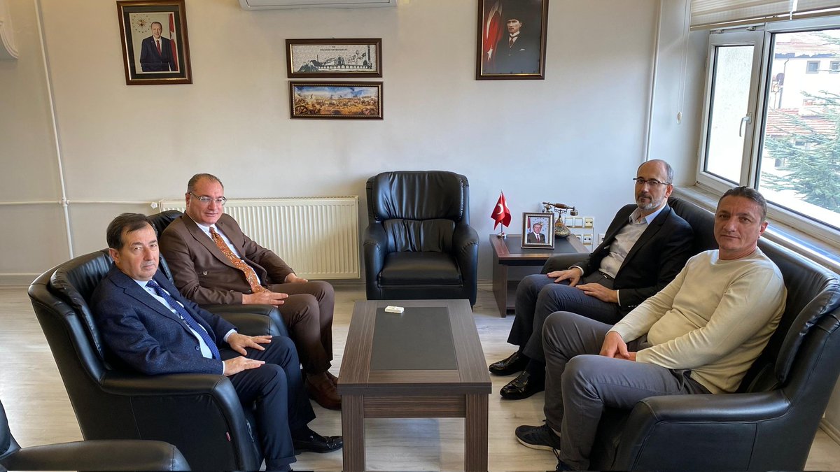 Kaymakam Ali ARIKAN’ ı Afyonkarahisar İl Sağlık Müdürü Dr. Hakkı ÖZTÜRK ile Afyonkarahisar Kamu Hastaneleri Başkanı Opr. Dr. Mehmet DURAN ziyaret etti.