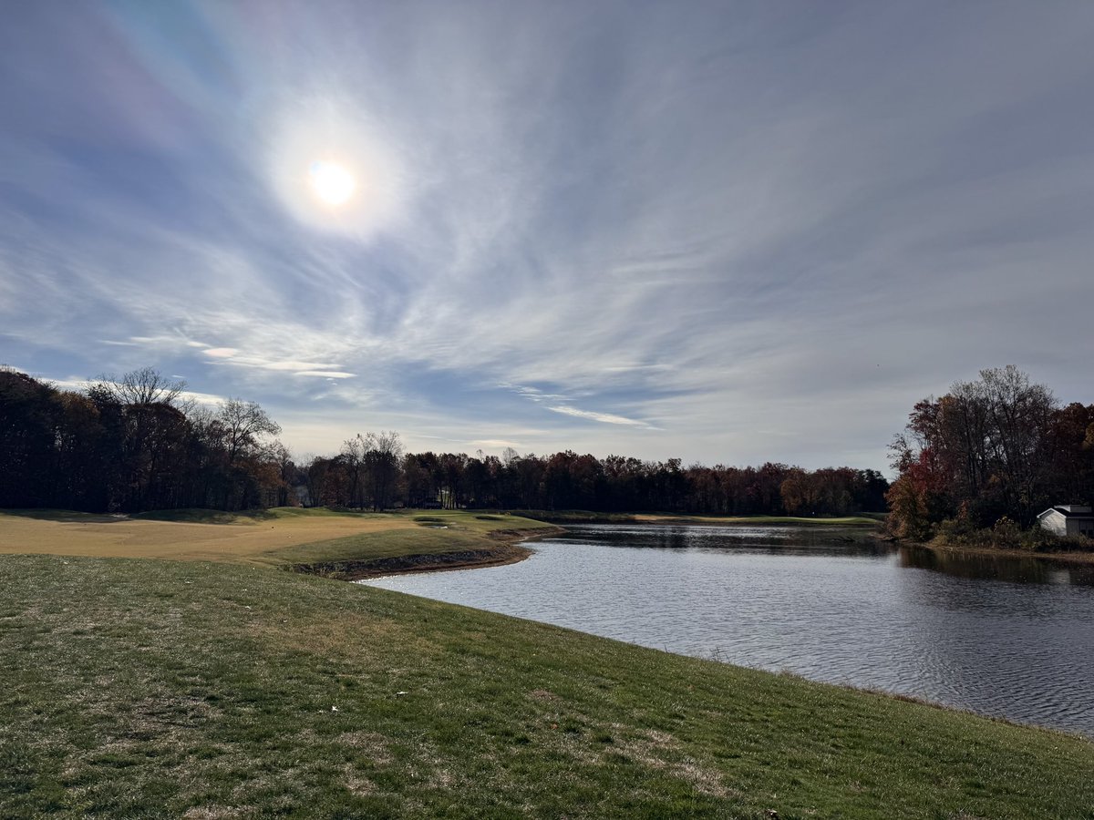 CompassTurfCare's tweet image. Tuesday- Veteran&apos;s Day! Windy day! Rough only cart rule. Driving range mats and practice area open. Leaves will be an issue on a few holes. Please yield to the staff blowing leaves.