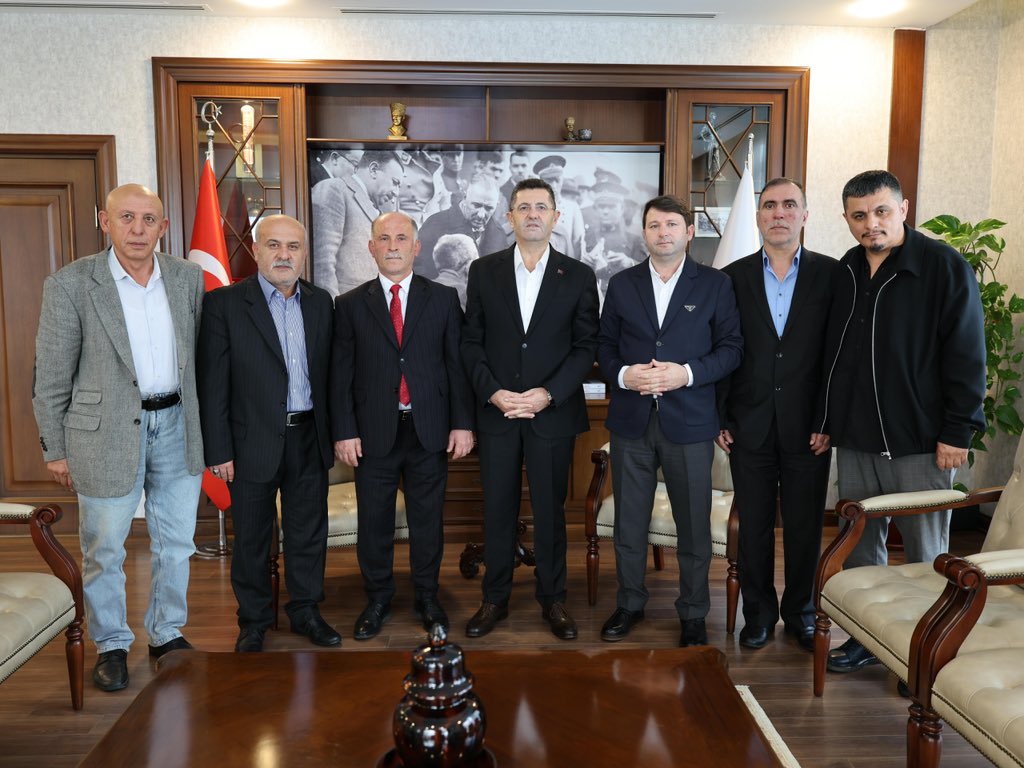 Çekmeköy Gümüşhaneliler Derneği Başkanı Sadık Yazıcı ve yönetim kurulu üyeleri, belediyemizi ziyaret ederek makamımızda bizleri onurlandırdılar.
Nazik ziyaretleri ve samimi sohbetleri için kendilerine teşekkür ediyorum.

Hemşehrilik bağlarımızı güçlendiren bu tür buluşmalar,