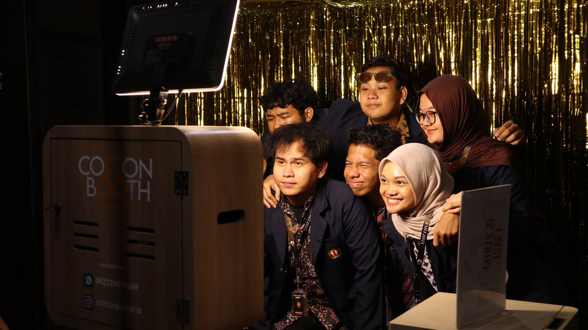 haechanhubeks's tweet photo. Kayanya taun lalu gua blm tau mau lanjut kemana, tapi liat hal yg so far gua dapetin dan lakuin taun ini bikin gua sadar kl rencana allah itu udah yang paling baik. 

Semoga kita semua dapet banyak hal baik kedepannya🥺🫰🏻💗 https://t.co/3SMcdrIgMt