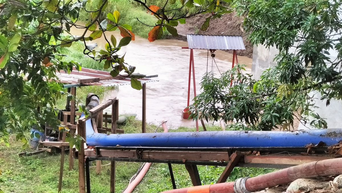 ReporteTab's tweet image. Amanece #Tacotalpa con ríos al borde de su nivel. Las intensas lluvias del Frente Frío No. 13 provocaron incrementos en el Río Oxolotán, mientras que en el Río Puxcatán se ha comenzado a desbordar por las zonas más bajas. El Río Amatán en la mira también.

#RT #Tabasco