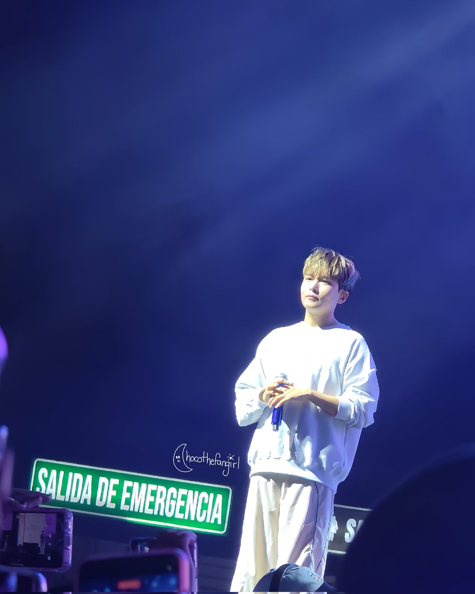 chocothefangirl's tweet photo. Ryeowook + Salida de Emergencia 🤭
Se ve como un ángel 👼 💙🦒
Soundcheck // México City 🇲🇽
#SS10inMexico #SS10
#슈퍼주니어 #SJ #SUPERJUNIOR
#RYEOWOOK #려욱 #リョウク #厉旭
@9ryeong9 https://t.co/0CXvpA6V5E