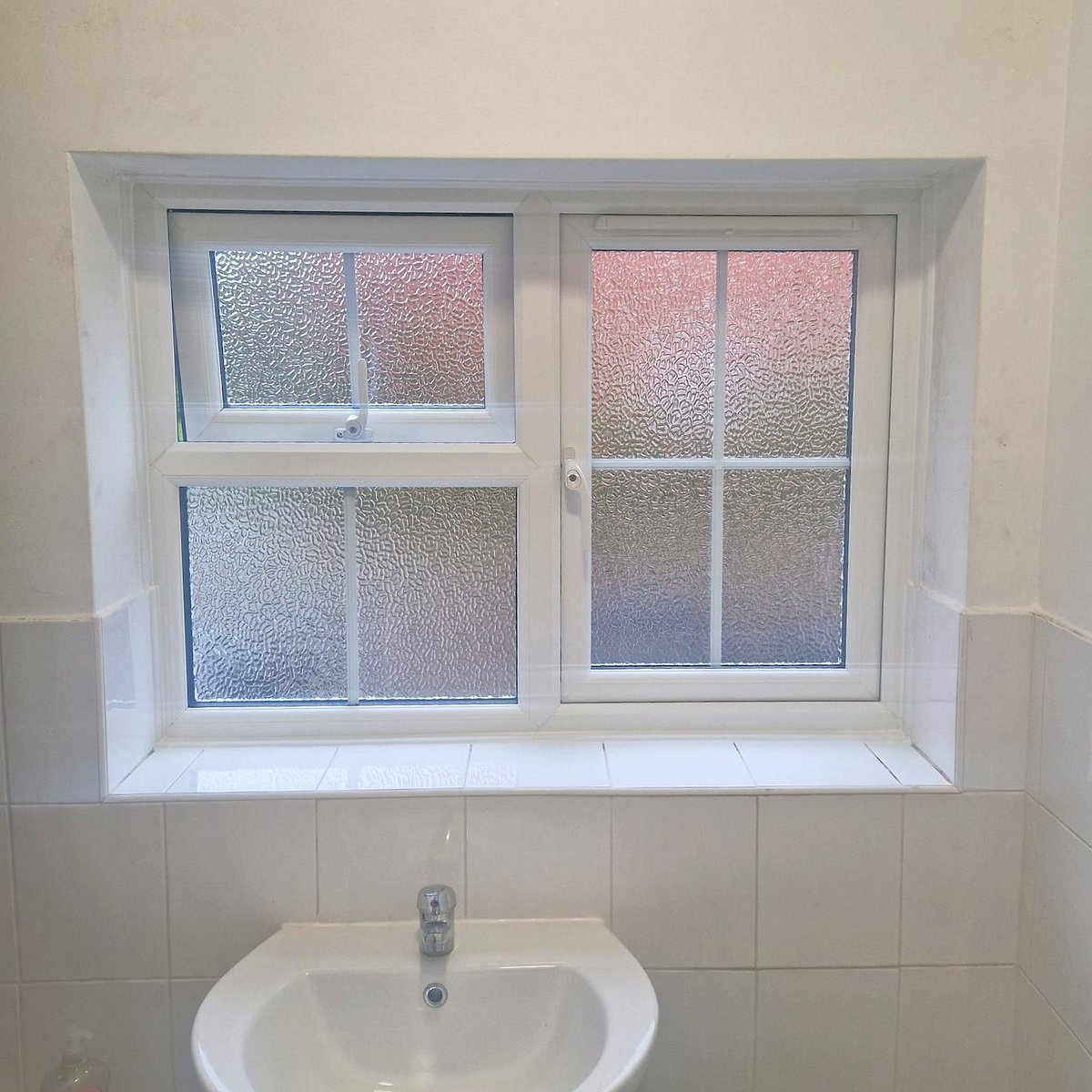 HarpWindows's tweet image. Rehau bay and casement windows with feature internal Georgian bars - installed today! 👋 #servicewithasmile #newwindows #EnergyEfficient #readyforwinter #keepwarm #cosyhom