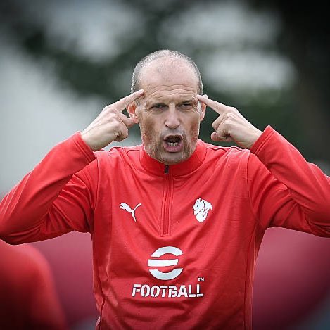 عندما ترى أن جماهير الاندية شغلهم الشاغل اليغري حتى في التوقف الدولي اعلم انه الرقم واحد في إيطاليا حاليا ومسبب لهم رعب