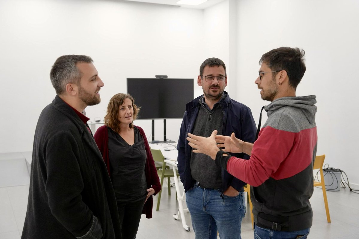 🤝  Divendres vam acollir una visita institucional a les oficines, per a rebre <a href="/llsalellasvilar/">Lluc Salellas i Vilar</a>, alcalde de <a href="/Girona_Cat/">Ajuntament de Girona</a>, i <a href="/sergicot/">Sergi Cot 🇵🇸</a>, regidor d'Acció Climàtica de l'Ajuntament de Girona.

L'eix de la trobada va ser el nostre compromís amb l'obertura de la nostra seu al barri.