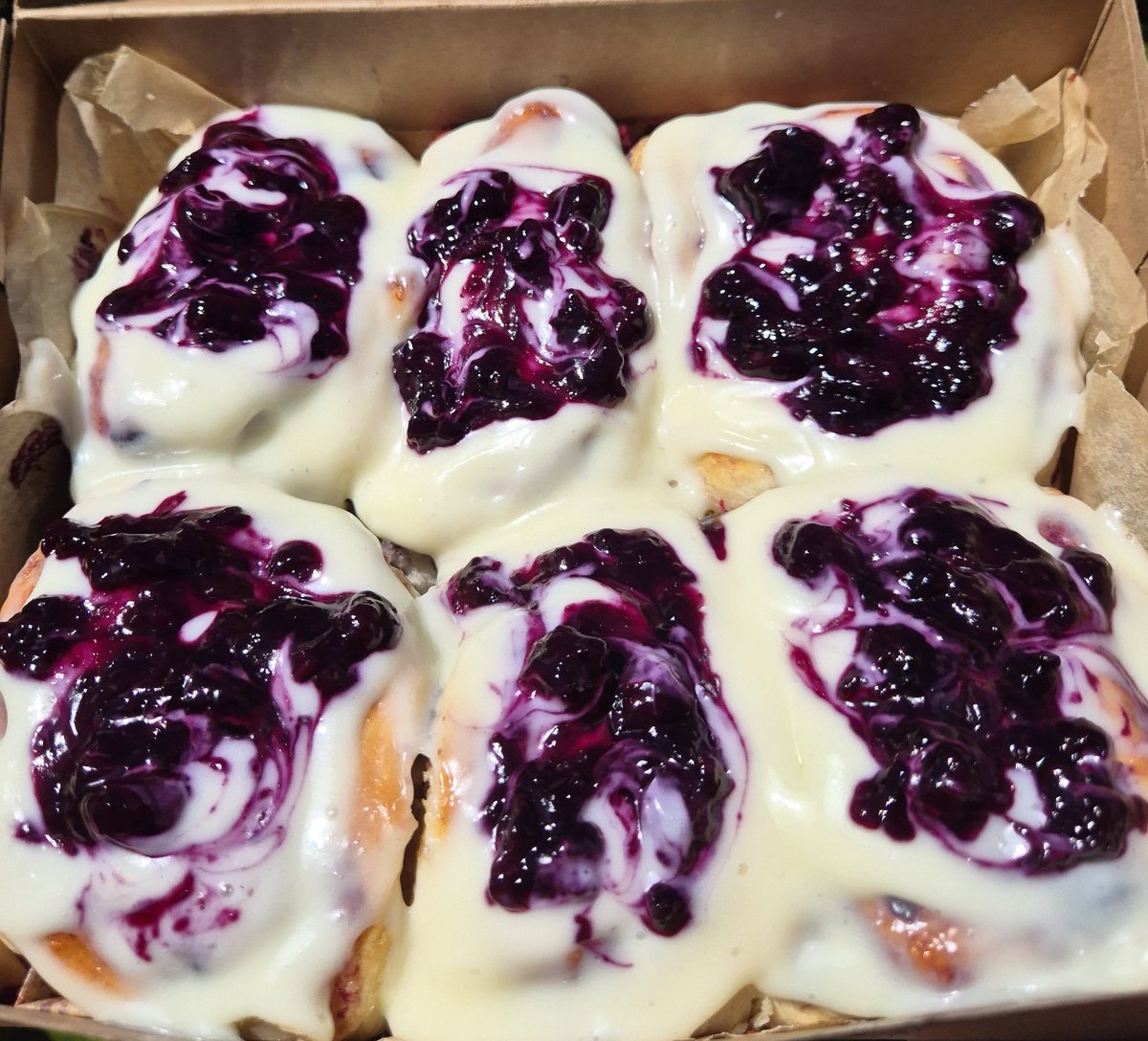_Selenaariel_'s tweet photo. Popping out of my hole to say try my new Blueberry Cinnamon Rolls 🫐😃
https://t.co/FzPtr9BTq2 https://t.co/IHlEMRz9z2