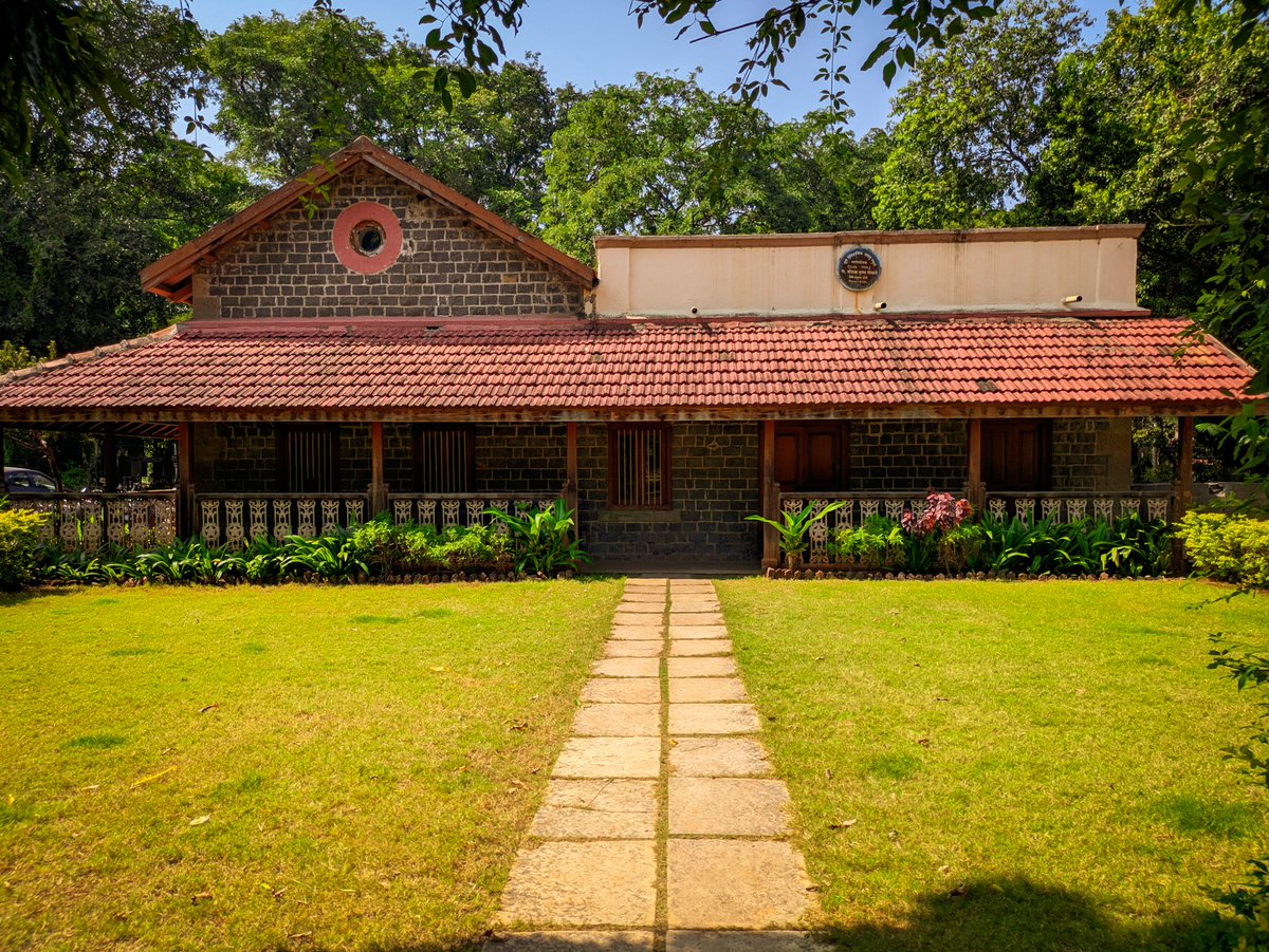 shetesandesh's tweet photo. Click Karte Ja . . .
गोपाळ कृष्ण गोखले यांचे निवासस्थान 
#Pune #gokhaleinstitute #vintage #teampixel https://t.co/469wI3EClX