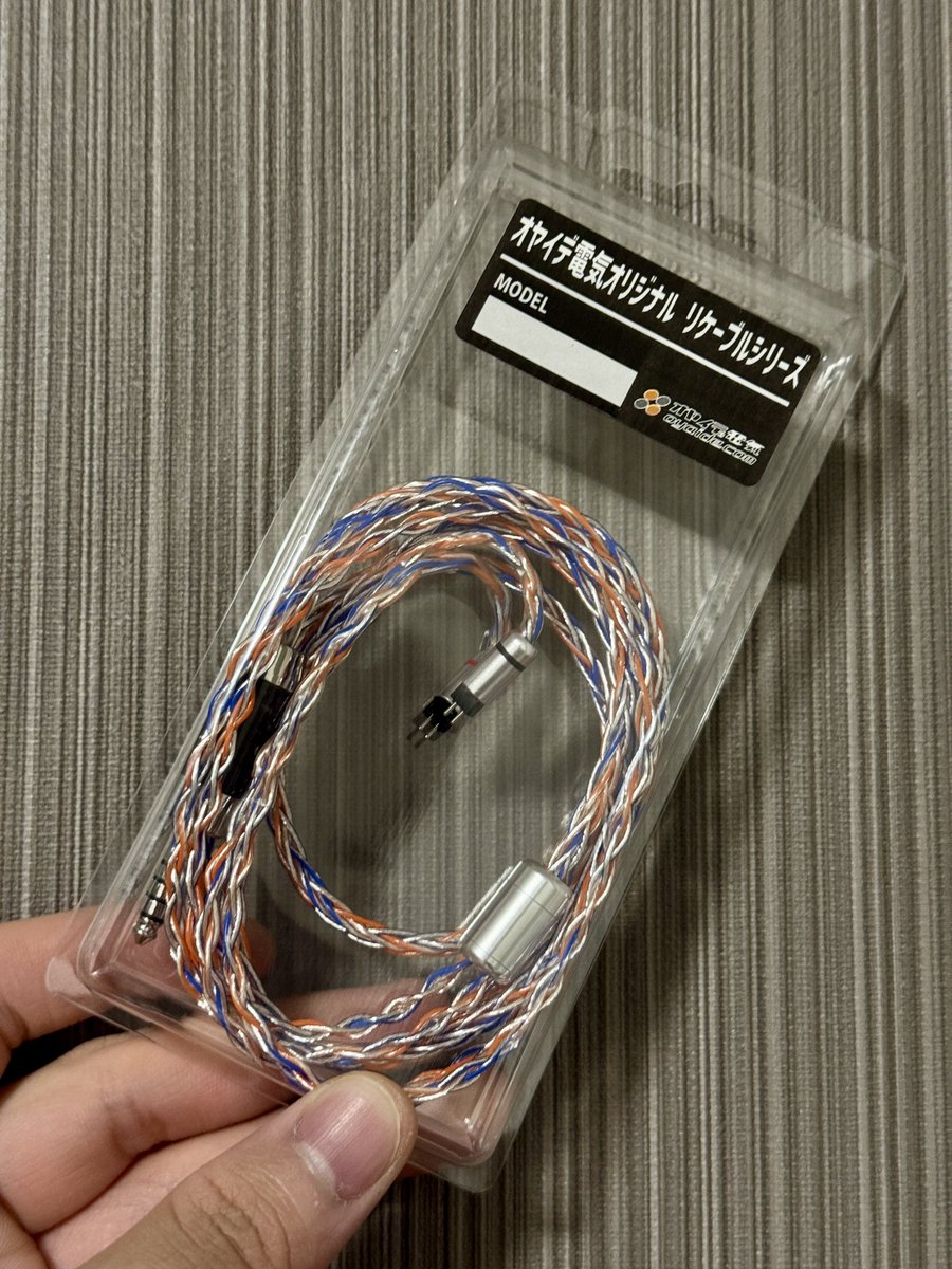 KenChowKY's tweet photo. ざっくり一年ぶりのMNG

オヤイデ電気 オーグライン 8芯

絶対手に入れておきたい一本です

8芯は在庫稀少、4芯は在庫がまたちょっとあるみたいですので早い者勝ちです https://t.co/CrsCkADktN