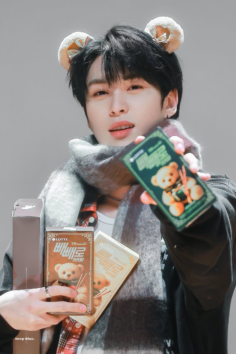 251109
🧸🥢

#이펙스 #EPEX #AMIN #아민 #조민우 
#조운사진 #DeepBlue_HQ_AMIN💙