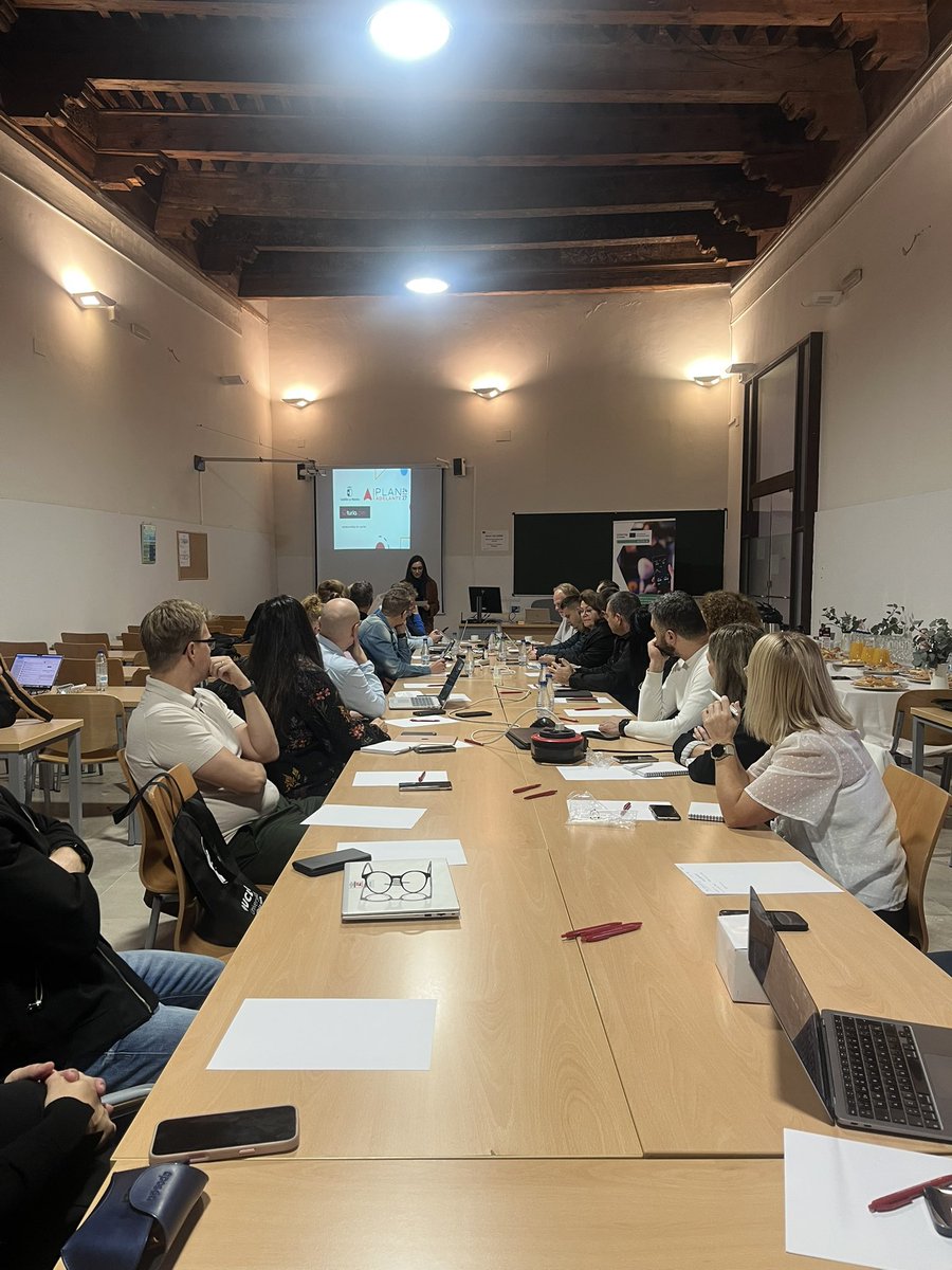 leonorgallardo tweet media