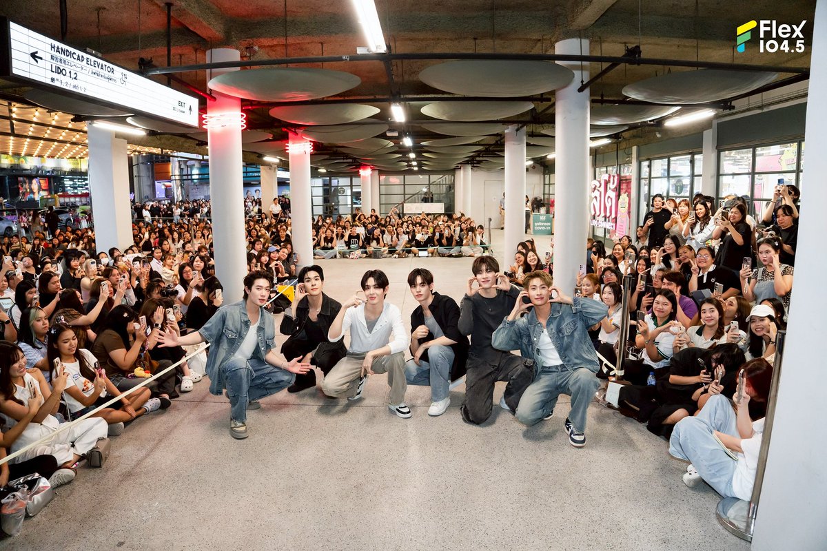 Flex_Connect's tweet photo. อบอุ่นจนสตูดิโอแทบละลาย 🫶 ขอบคุณทุกกำลังใจจากแฟน ๆ ที่มาร่วมเติมพลังให้หนุ่ม ๆ กันแน่นทุกมุม และขอบคุณ 6 หนุ่ม 𝐃𝐄𝐗𝐗 ที่พาเพลงเพราะ ๆ และความอบอุ่นแบบเพื่อนข้างใจมานั่งพูดคุยในรายการ Flex Talk ทำให้ทุกคนได้รู้จักอีกมุมหนึ่งที่ทั้งจริงใจ อ่อนโยน และพร้อม “อยู่ข้าง ๆ” ทุกคนเสมอ 💙

และไปอินต่อกับ เพลง “อกหักเป็นเพื่อนเธอ (BESIDE YOU)” ได้เลยที่ YouTube : DMD MUSIC 🎧

📌ดูรายการ Flex Talk ย้อนหลังได้ทาง YouTube : FlexConnect
https://t.co/y4PG5UHBrI

@twnpich @TutorKrp @Jamessu_w @mynameis_yim @Auautnp @porsuppakarn @DEXXofficialTH @DMDMusicTH
.
#Flex1045xDEXX_BesideYou
#อกหักเป็นเพื่อนเธอ_BesideYou
#DEXXth #DMDMUSIC
#FlexTalk #FlexConnect #Flex1045
