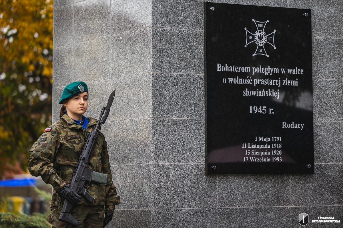 1BLogBydgoszcz's tweet photo. W kościele pw. św. Jerzego w #Goleniów odprawiono patriotyczną Mszę świętą w intencji Ojczyzny, podczas której żołnierze #3blog wystawili poczet sztandarowy oraz kompanię honorową. Natomiast w #Nowogard żołnierze #3blog wzięli udział w XI Marszu Niepodległości. https://t.co/WBQG9498xq