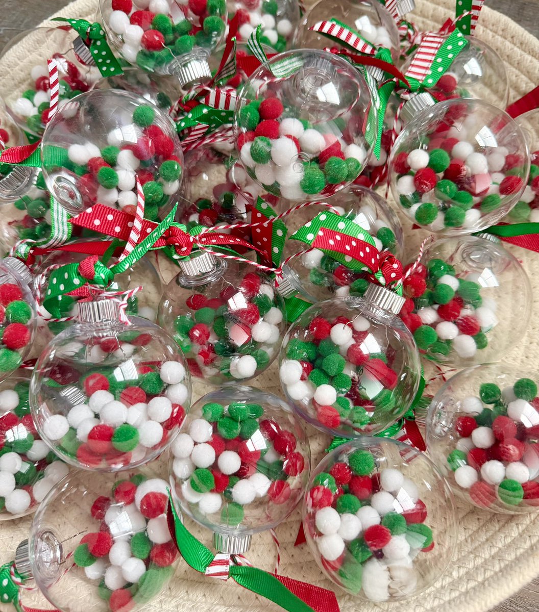nitacy's tweet image. These Pom Pom Ornaments are so fun! 🎄They are super easy to make and would be a great project to do with the kids. Details are on my blog.

#creatingme #christmas #christmasornaments #christmascrafts #diychristmasornaments

creatingme.net/2025/11/11/pom…