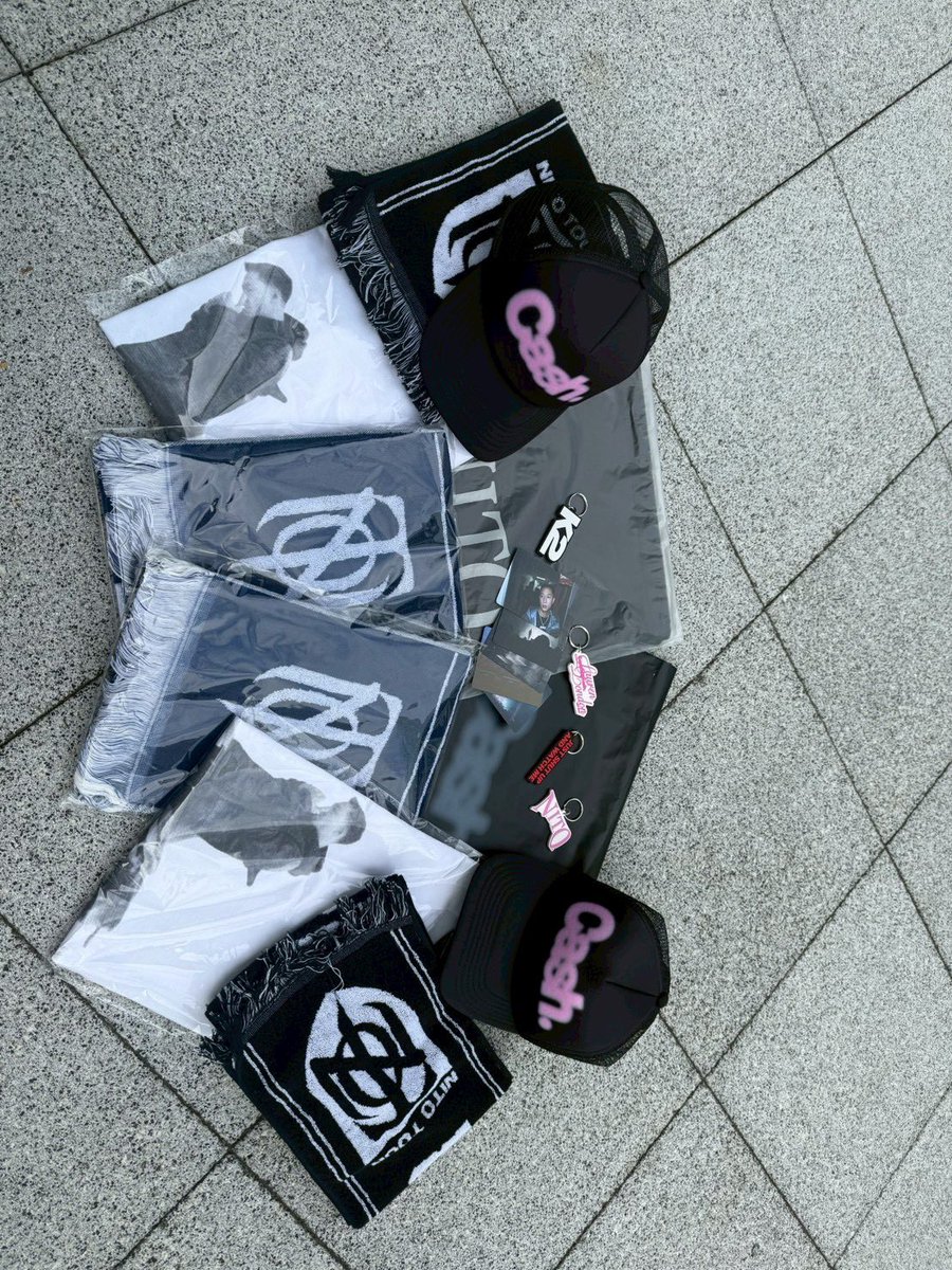 kty6wq's tweet photo. KEIJU兄貴めっちゃ近くて揉みくちゃされたけど幸せだった。
ピアアリ行ってくれる人ください。 https://t.co/cdomU6qFwE