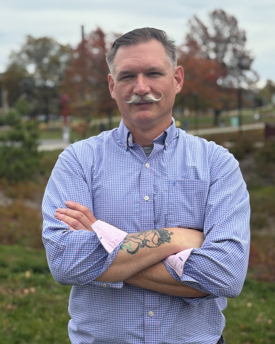 sunyoswego's tweet image. This #VeteransDay we honor U.S. Army veteran &amp;amp; #SUNYOswego student Robert Davenport ’27, a studio art major whose creativity and resilience inspire our community.

Read his story: ow.ly/ucRv50XplmS