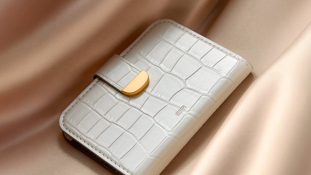 esrtechofficial's tweet image. Pearl White Croc is here! Feel the silky texture in every touch.

Learn more: amzn.to/43oLYyB
⁣
#ESR #ESRTech #ESRMagSafeWallet #AuraClutchMagneticWallet #ESRWalletStand #ESRMagSafe #magsafewallet #walletstand #magsafewalletstand