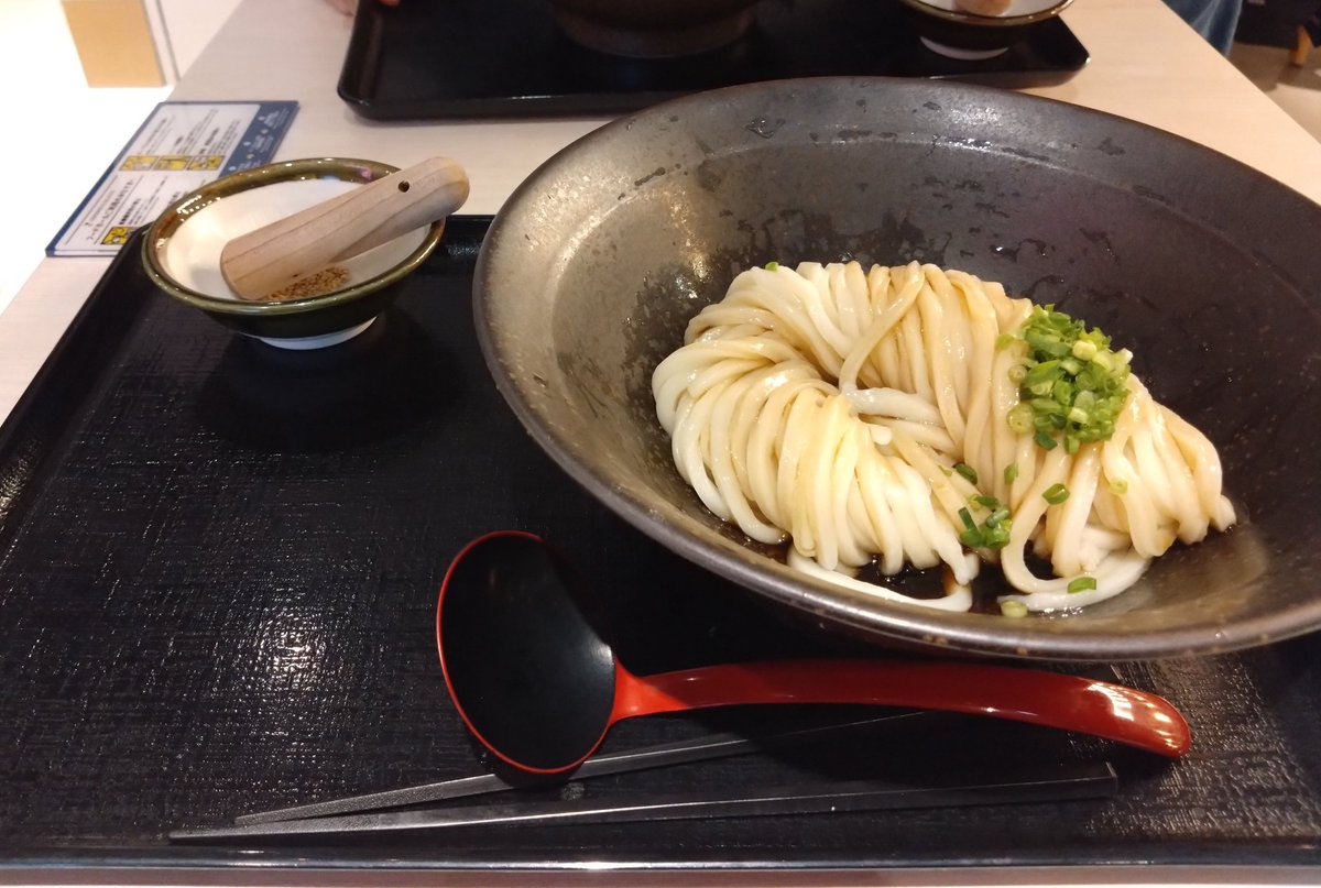 本日は山下本気うどんに来訪

麺は太くて弾力があるタイプでタレは味濃いめ。まあまあ美味いけど値段が高い。
ココノススキノの賃料もあるだろうが観光客向けと感じた。

#後手3ファントムダイブ