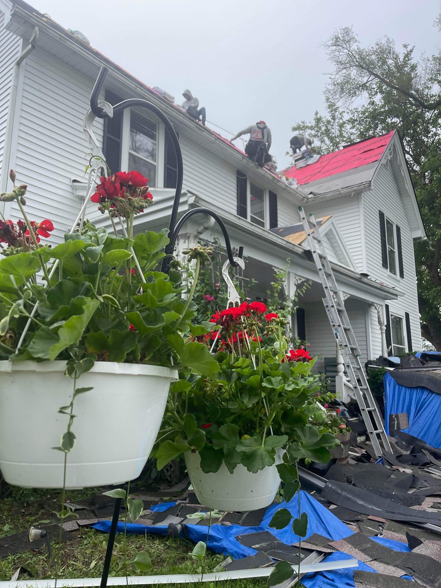 RoofmanUSA's tweet image. Icicles aren’t just pretty—they’re a warning sign! Learn how ice dams form and how to stop them before damage occurs.
Read more: roofmanusa.com/learn-winter-i…
#IceDamPrevention #RoofRepairAnnArbor #WinterSafety #HomeProtection