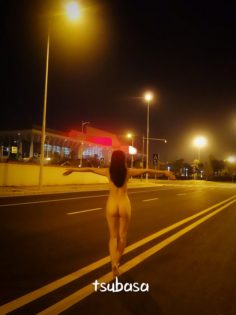 全裸露出，星光像细针刺在奶尖，凉意渗进毛孔，汗毛根根竖立。  

#人前露出 #骚逼 #反差 #露出 https://t.co/6Smz6oAvgS