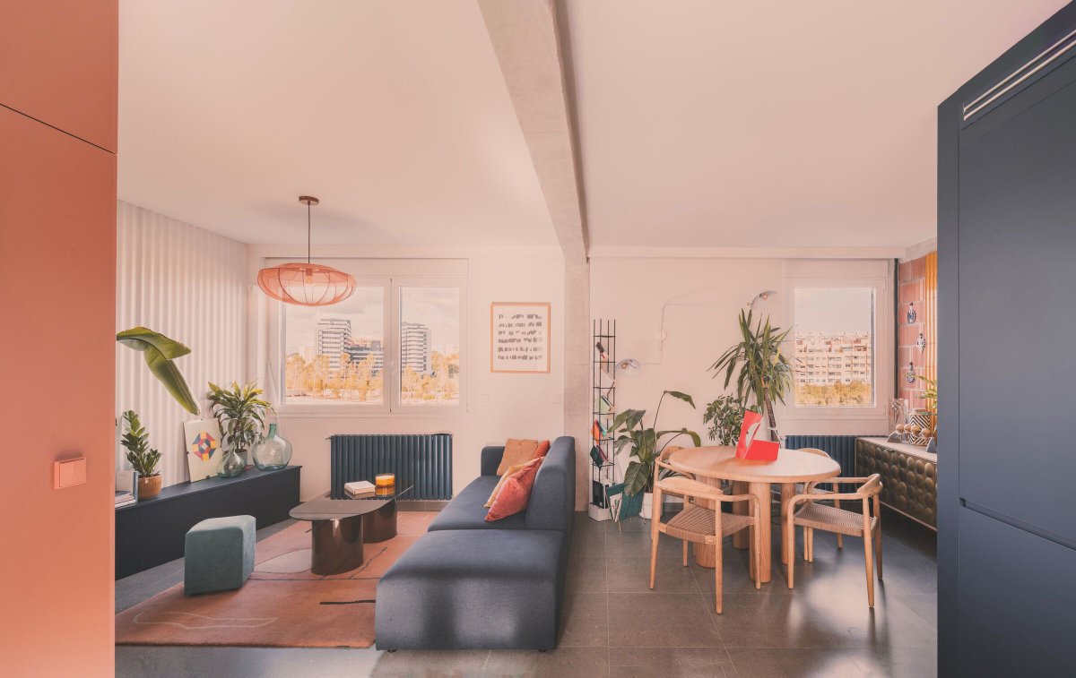 Archello's tweet image. House 64 by @OOIIOArchitects transforms a once cramped 1960s Madrid apartment into a luminous, open home defined by color, texture, and light.
buff.ly/J9g752j 

#MaterialNarrative #AdaptiveReuse #InteriorTransformation