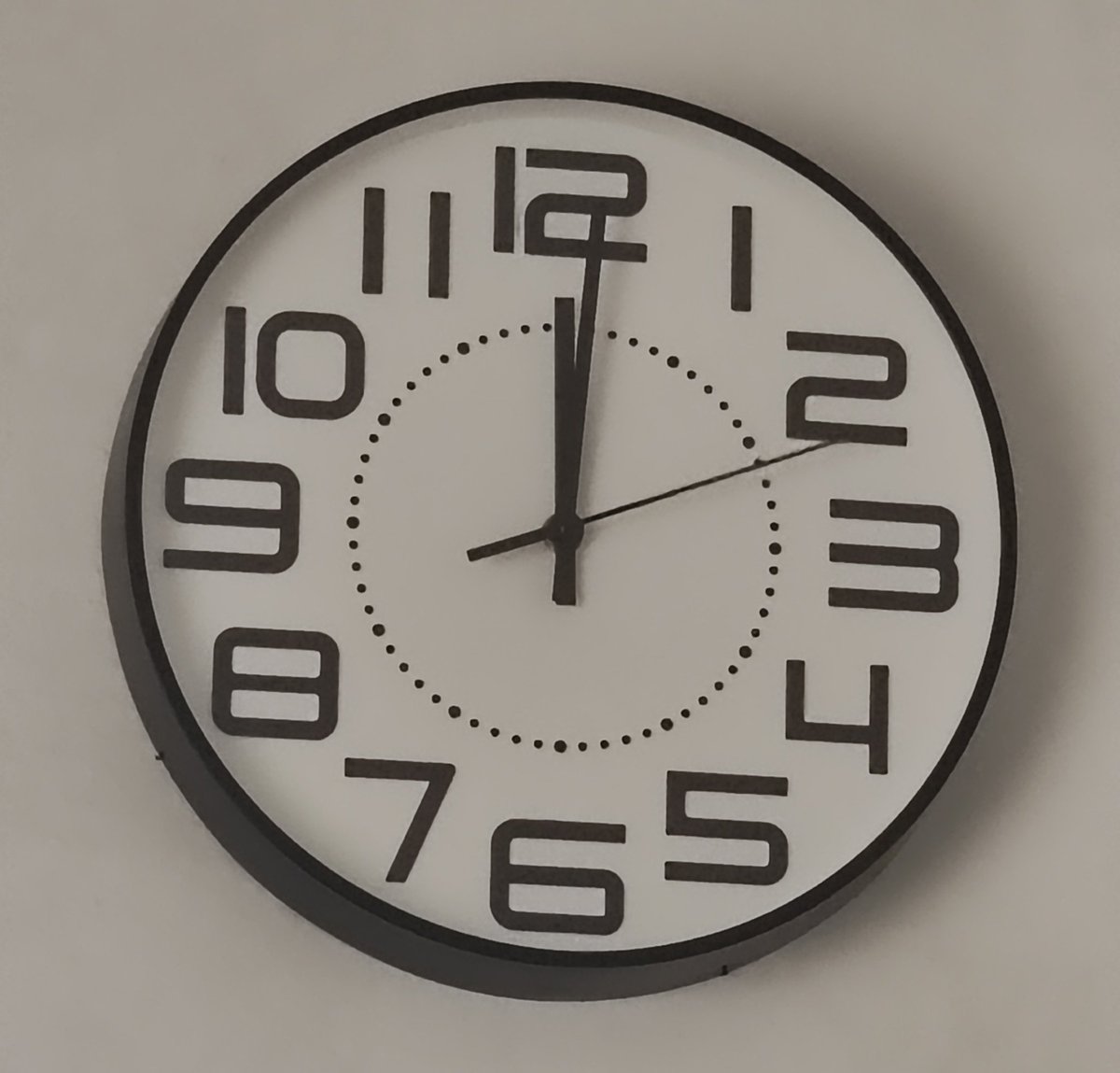 "vamos almoçar mais tarde hoje"
(...)
"Pronto, vamos comer"1