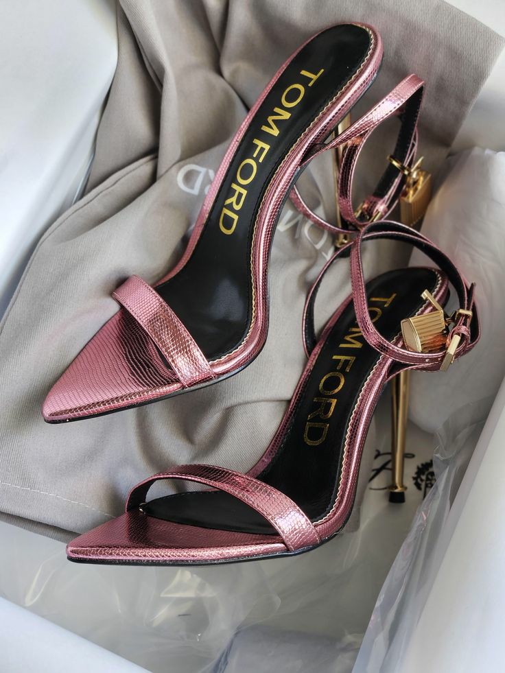 Outfit_Luxy's tweet image. Tom Ford heels