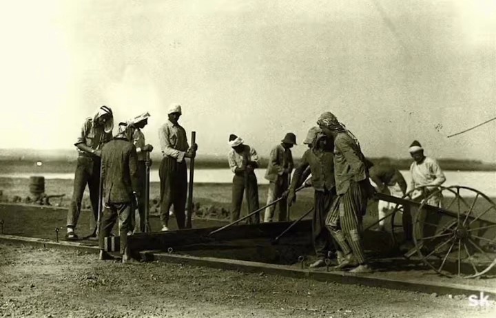 #اللد_فلسطين البدء في بناء مدرج مطار اللد الفلسطيني عام 1924