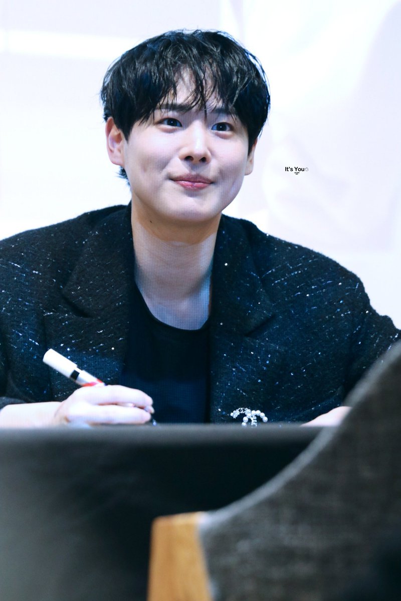 병찬 배우 태어나줘서 고마워요
생일 축하합니다🎁 🎂 

#HAPPYBYUNGCHANDAY 
#최병찬 #병찬 #빅톤 #배우최병찬