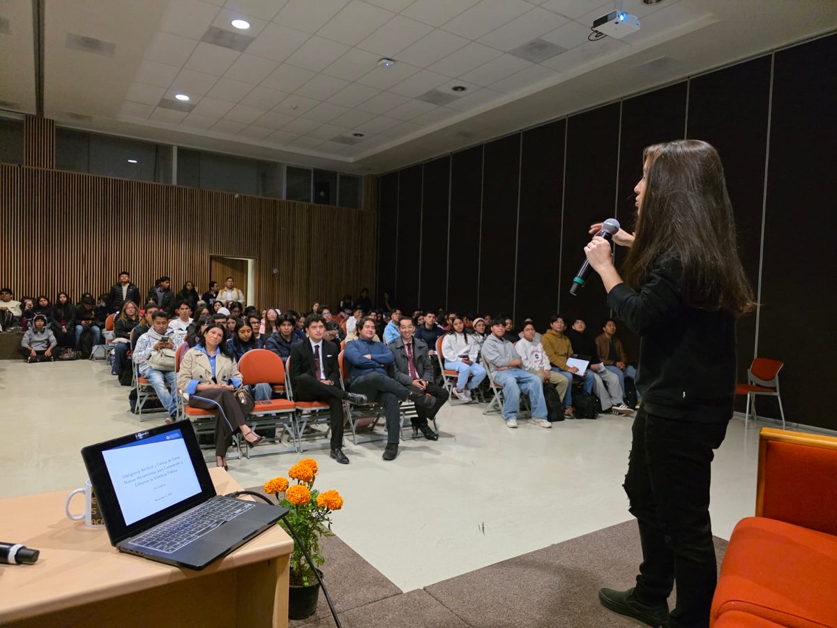 Escuela de Gobierno tweet media