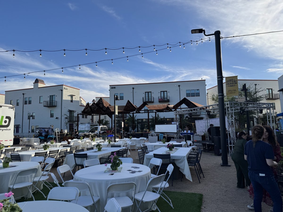 _GLSolutions_'s tweet image. 🌿 A beautiful night celebrating Arizona’s sustainability leaders at the Best of Arizona Awards Gala! ✨
Our Green Team led recycling, composting, soft plastics, waste sorting + bin guarding to help #StarveTheLandfill.

Join us: bit.ly/4p2NO0g