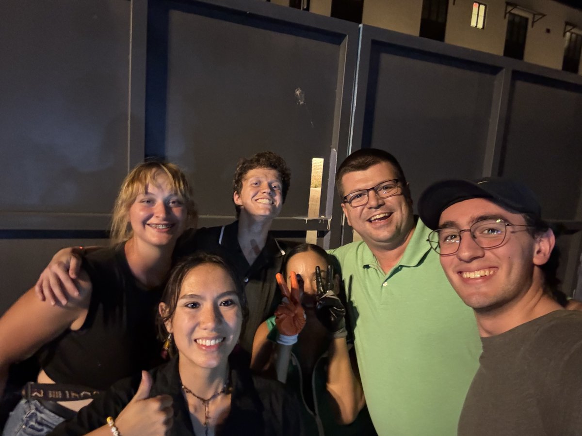 _GLSolutions_'s tweet image. 🌿 A beautiful night celebrating Arizona’s sustainability leaders at the Best of Arizona Awards Gala! ✨
Our Green Team led recycling, composting, soft plastics, waste sorting + bin guarding to help #StarveTheLandfill.

Join us: bit.ly/4p2NO0g